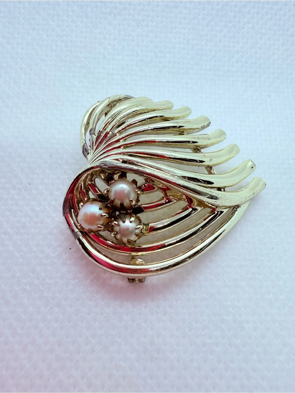 Vintage Gold Tone Faux Pearl Ribbed Heart Brooch Pin